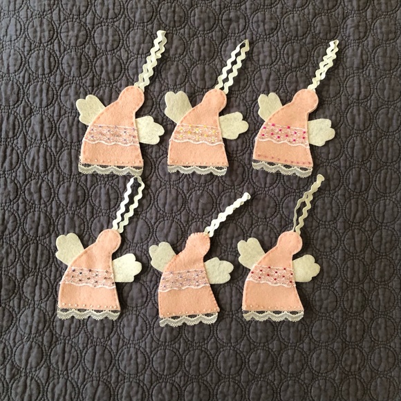 Christmas tree pendant, handmade and made of felt, beaded and embroidered. - Picture 1 of 7